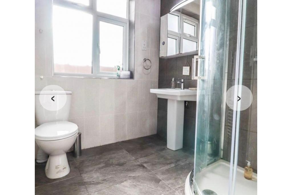 2-Bed Apartment on High Road – R2SA / Company Let Opportunity in North London (N20)