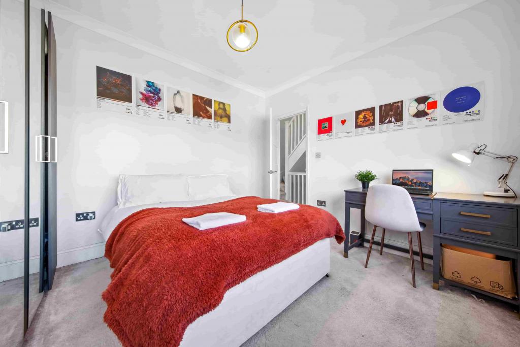 2-Bed / 2-Bath Apartment – R2SA / Company Let Opportunity in East London (E10)