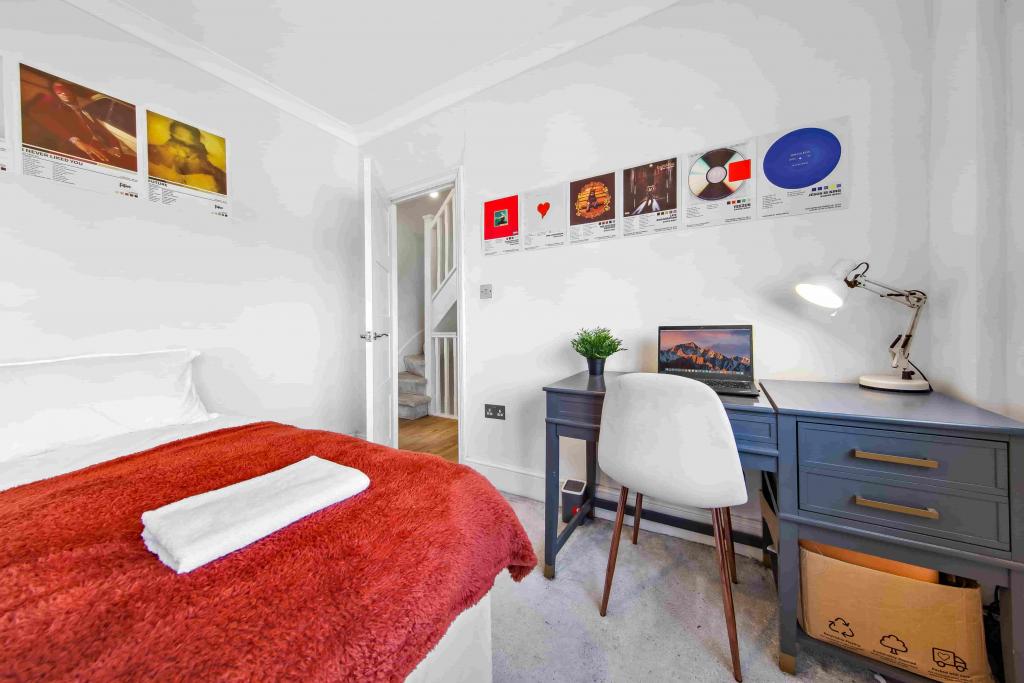 2-Bed / 2-Bath Apartment – R2SA / Company Let Opportunity in East London (E10)