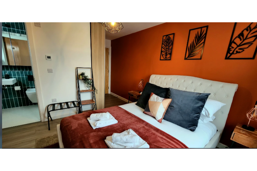 Luxury Station Apartment - Stylish and Convenient 2-Bedroom Flat in Cambridge