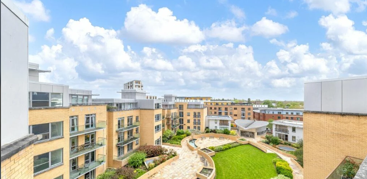 The Luxurious Penthouse – Modern Elegance in Cambridge