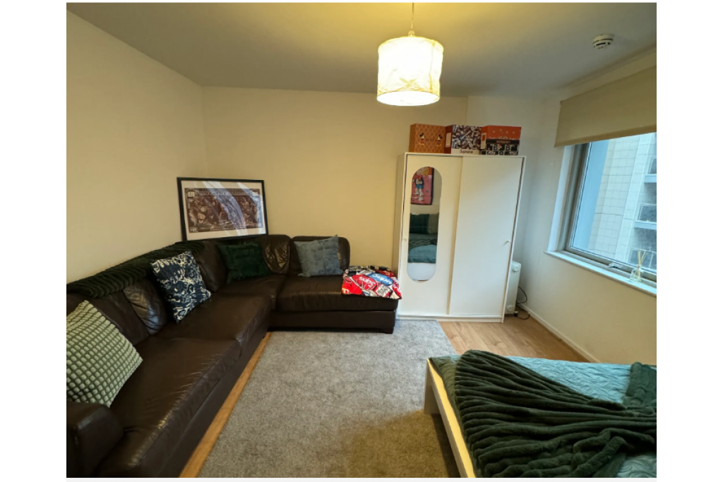 Spacious Double Room in Canary Wharf – Blackwall Way, E14 9QU