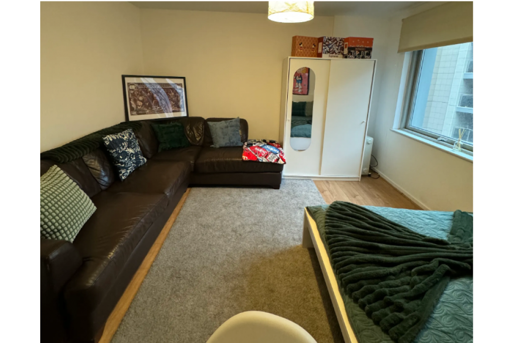 Spacious Double Room in Canary Wharf – Blackwall Way, E14 9QU