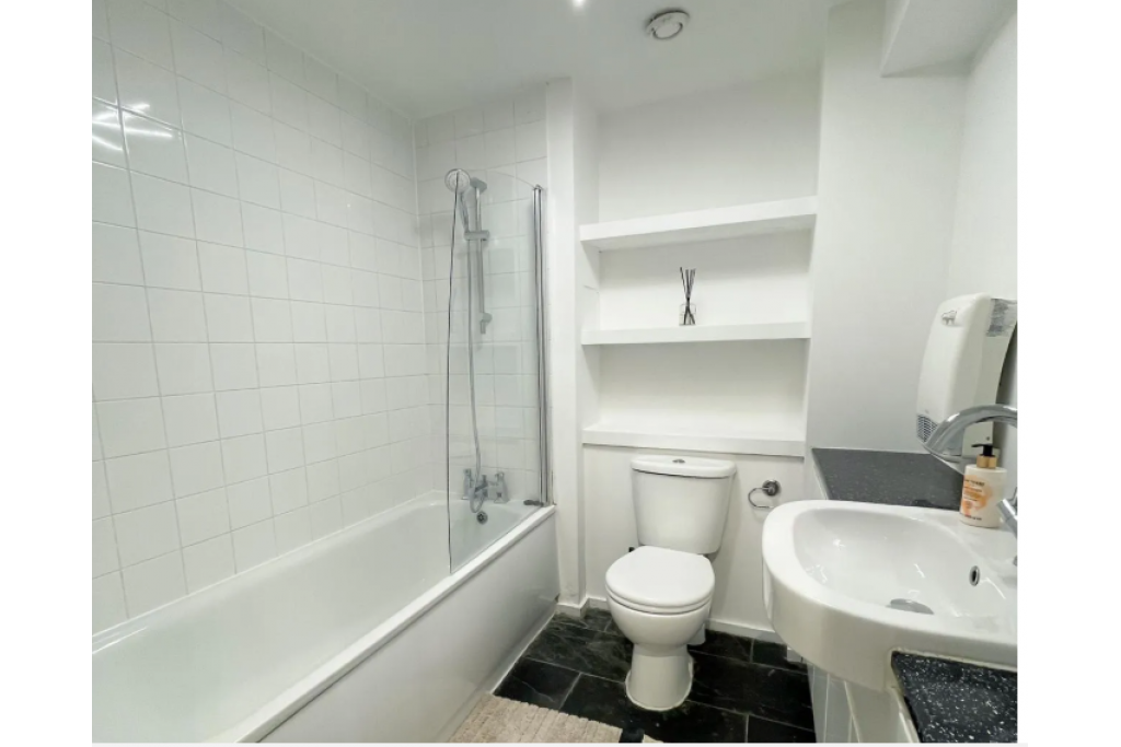 Spacious Double Room in Canary Wharf – Blackwall Way, E14 9QU