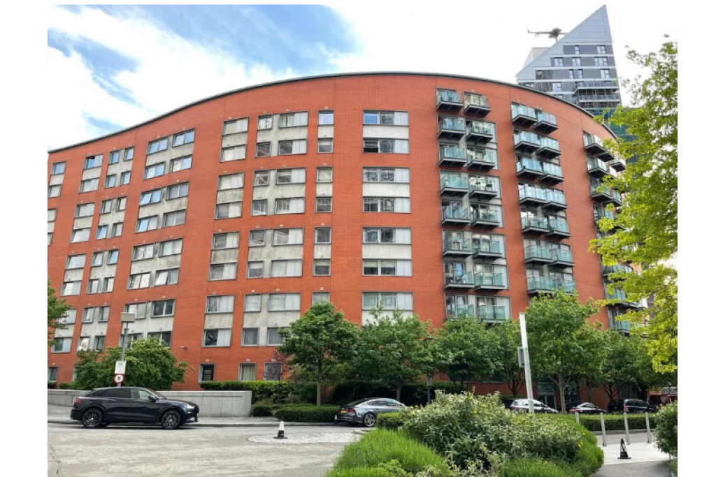 Spacious Double Room in Canary Wharf – Blackwall Way, E14 9QU