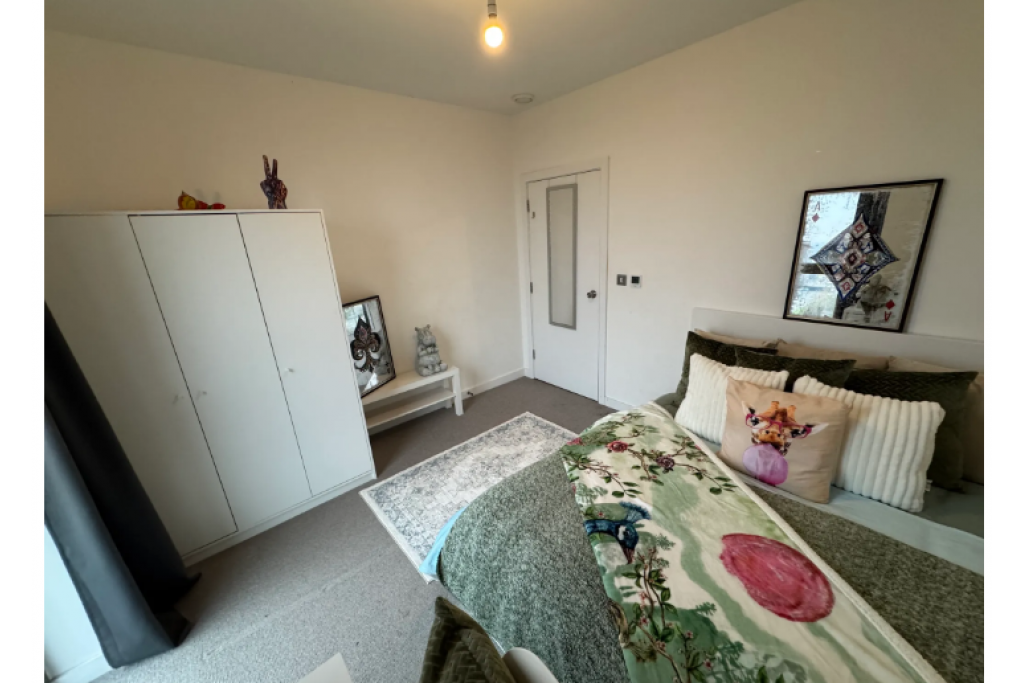 Bright Double Room with Excellent Transport Links – Near River, Tiller House, E6 7AF