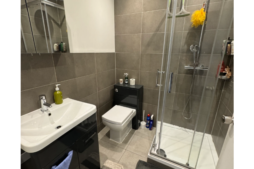 Bright Double Room with Excellent Transport Links – Near River, Tiller House, E6 7AF
