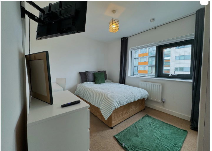 Stylish Double Room in Proton Tower – Gym Access and Prime Location