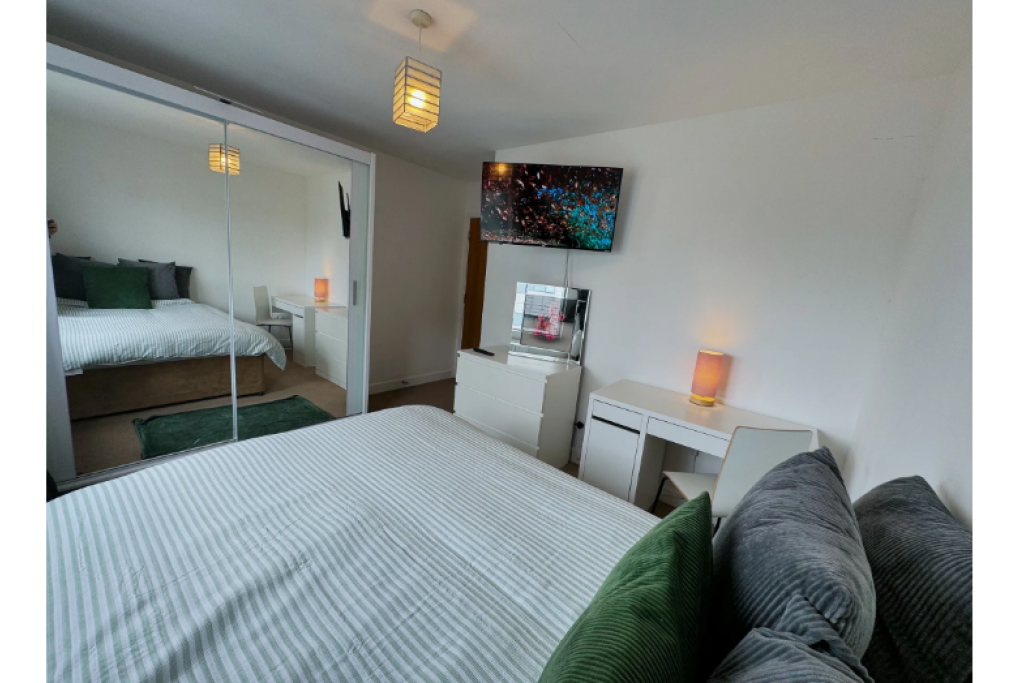 Stylish Double Room in Proton Tower – Gym Access and Prime Location
