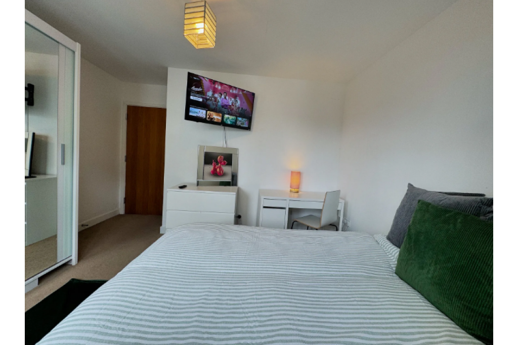 Stylish Double Room in Proton Tower – Gym Access and Prime Location