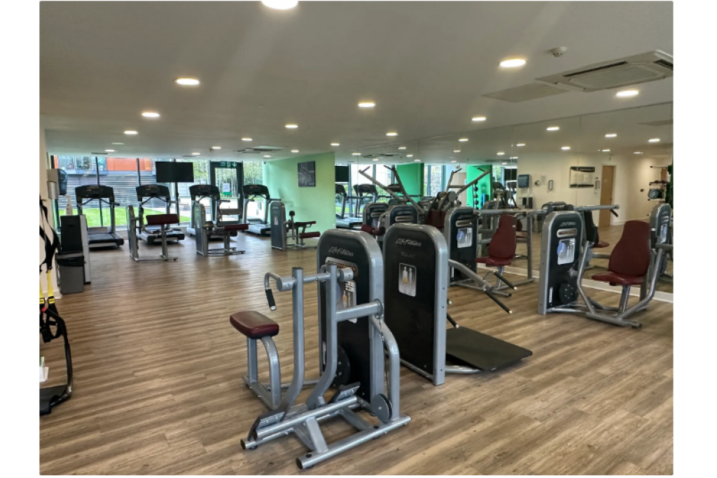 Stylish Double Room in Proton Tower – Gym Access and Prime Location