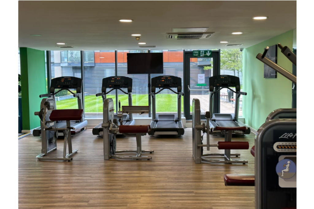 Stylish Double Room in Proton Tower – Gym Access and Prime Location
