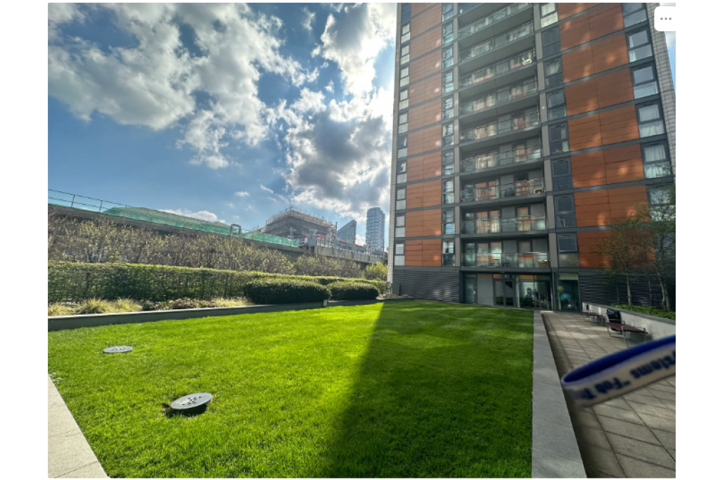 Stylish Double Room in Proton Tower – Gym Access and Prime Location