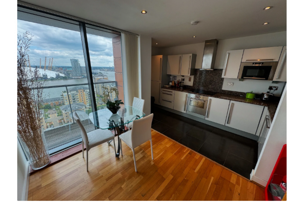 Stylish Double Room in Proton Tower – Gym Access and Prime Location