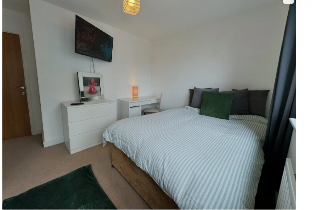 Stylish Double Room in Proton Tower – Gym Access and Prime Location