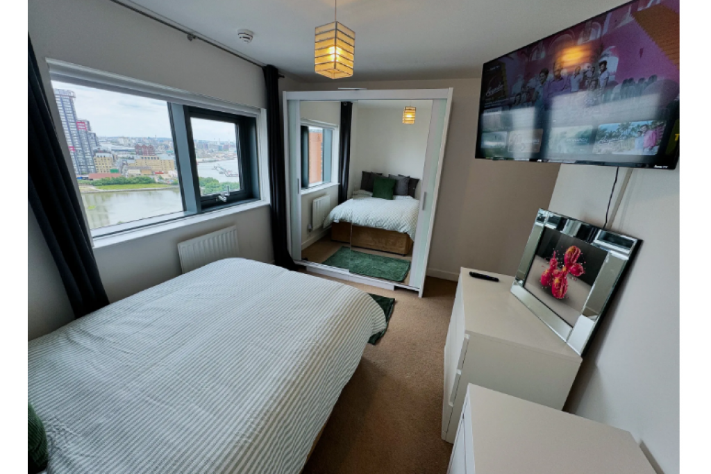 Stylish Double Room in Proton Tower – Gym Access and Prime Location