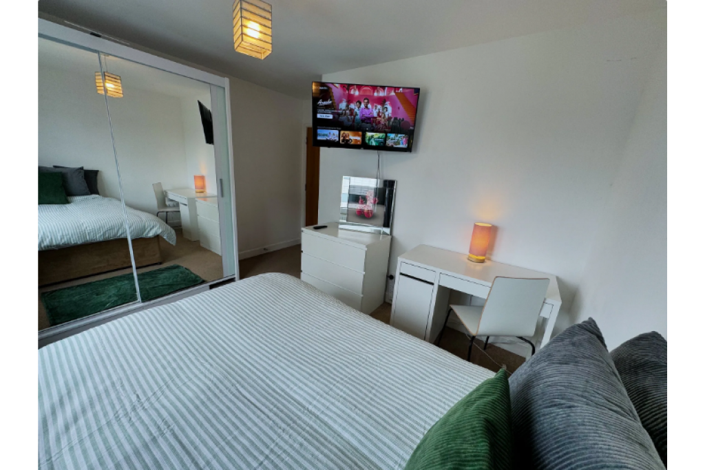 Stylish Double Room in Proton Tower – Gym Access and Prime Location