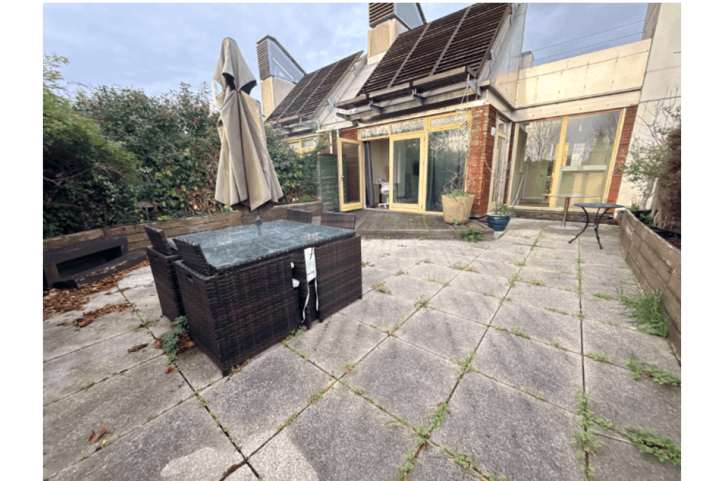 Spacious Top Floor Room with Private Terrace and Skyline Views – Moseley Row, SE10