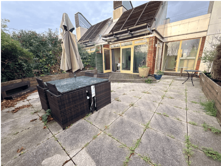 Spacious Top Floor Room with Private Terrace and Skyline Views – Moseley Row, SE10