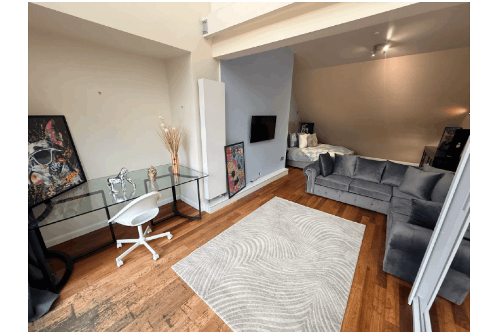 Spacious Top Floor Room with Private Terrace and Skyline Views – Moseley Row, SE10