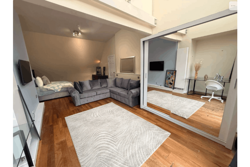 Spacious Top Floor Room with Private Terrace and Skyline Views – Moseley Row, SE10