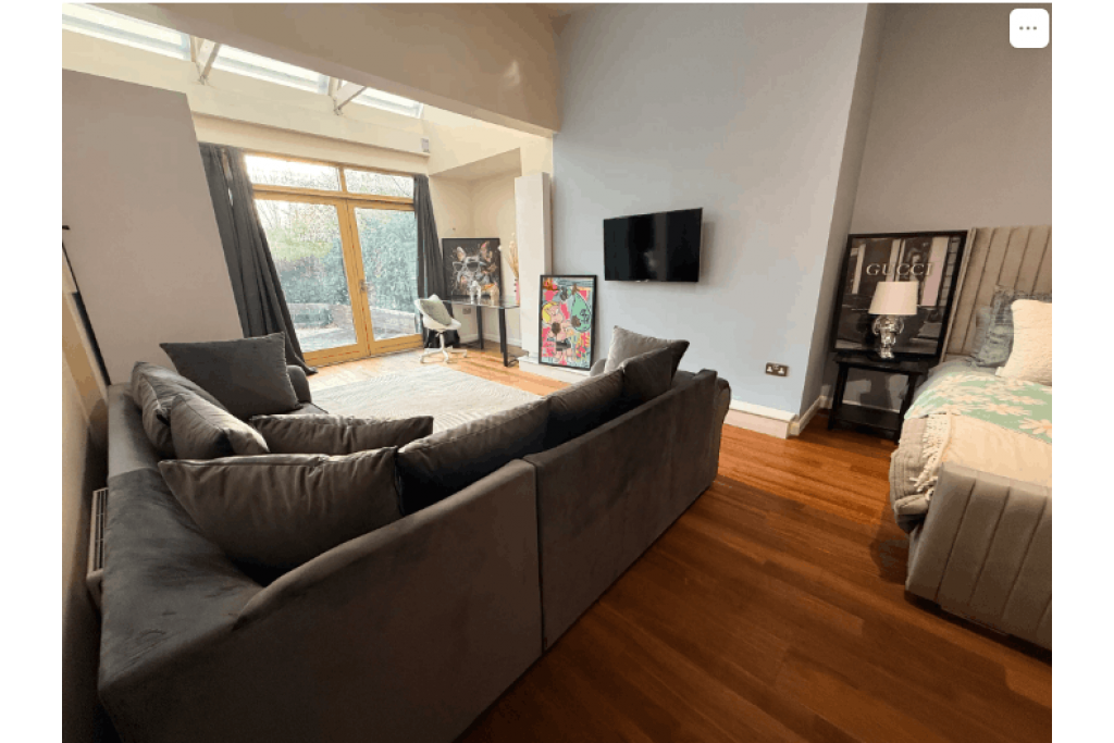 Spacious Top Floor Room with Private Terrace and Skyline Views – Moseley Row, SE10