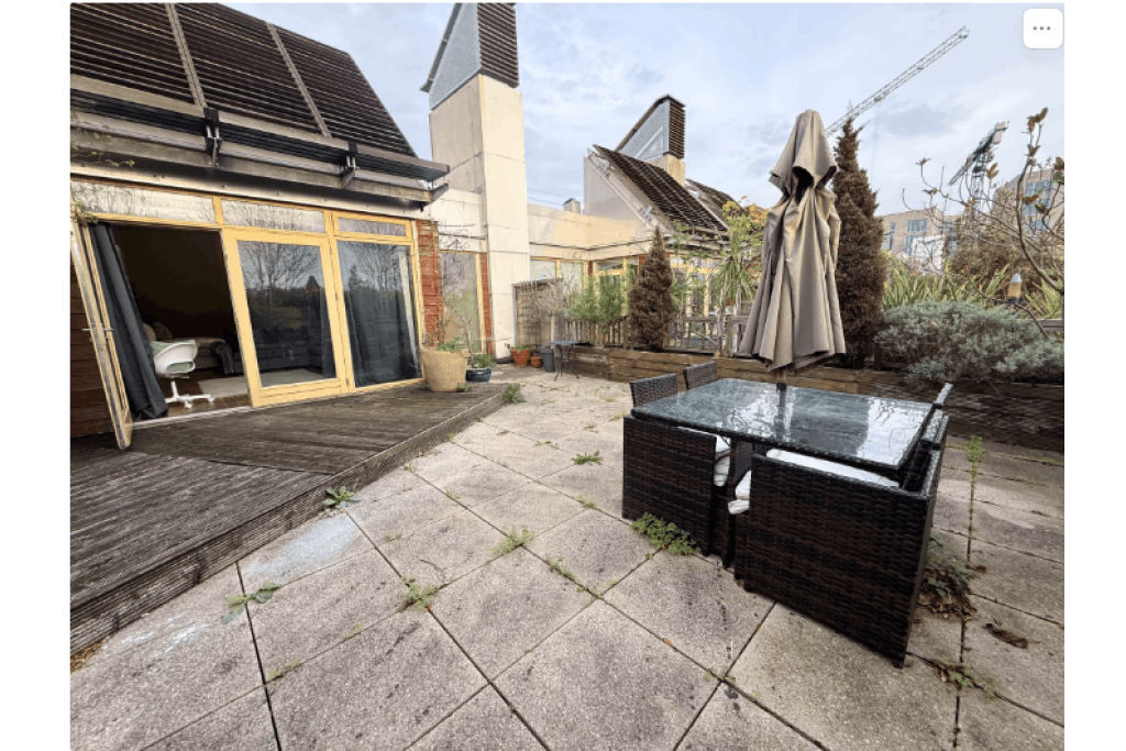 Spacious Top Floor Room with Private Terrace and Skyline Views – Moseley Row, SE10