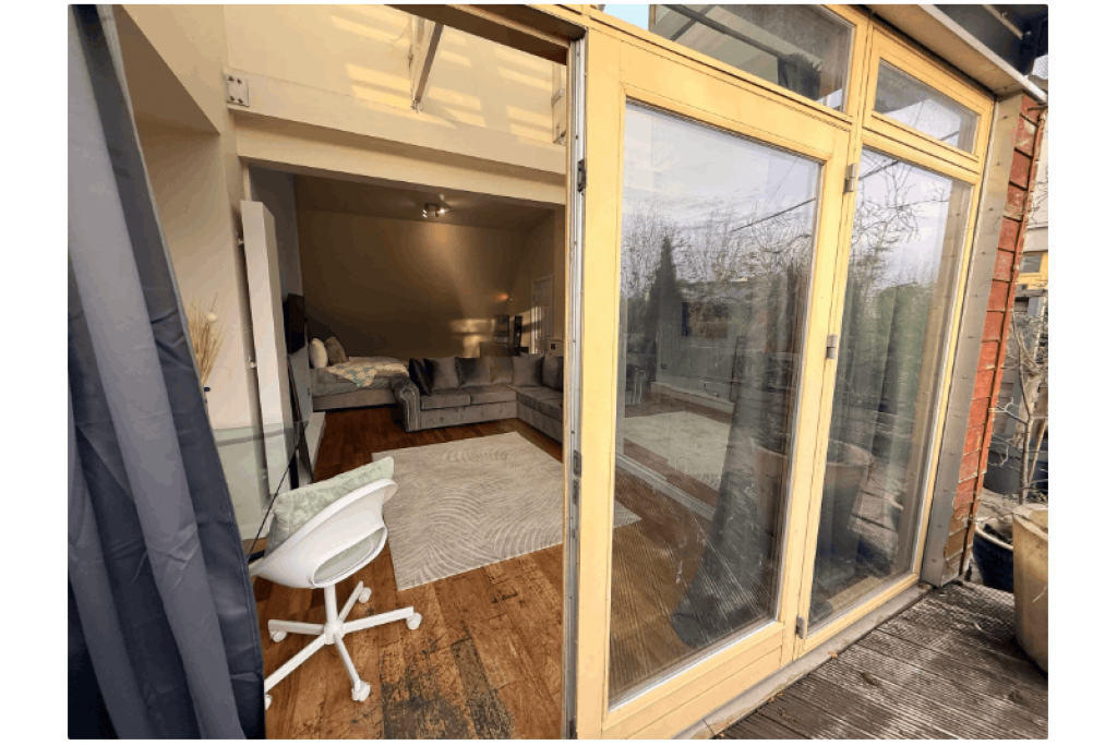 Spacious Top Floor Room with Private Terrace and Skyline Views – Moseley Row, SE10