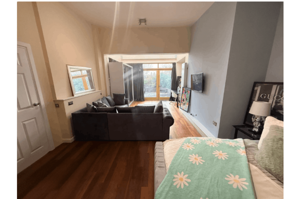 Spacious Top Floor Room with Private Terrace and Skyline Views – Moseley Row, SE10