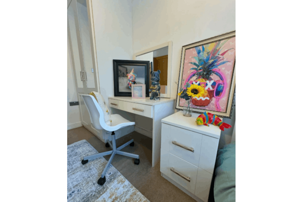 Bright Room in Riverside Flat with Concierge and 24/7 Security – Settlers Court, E14