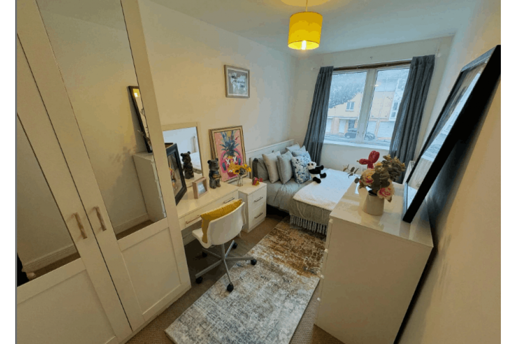 Bright Room in Riverside Flat with Concierge and 24/7 Security – Settlers Court, E14