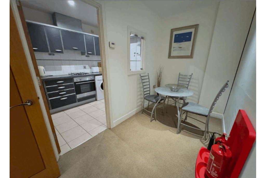 Bright Room in Riverside Flat with Concierge and 24/7 Security – Settlers Court, E14