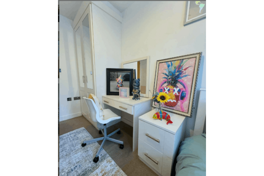 Bright Room in Riverside Flat with Concierge and 24/7 Security – Settlers Court, E14