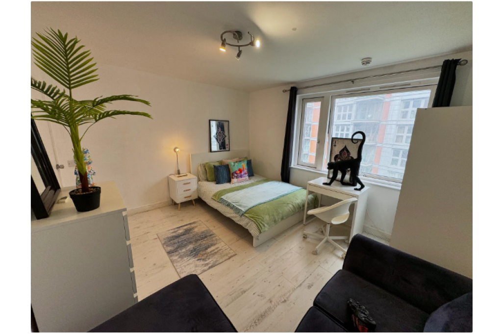 Large Double Room with Sofa in Riverside E14 – Ideal for Professionals