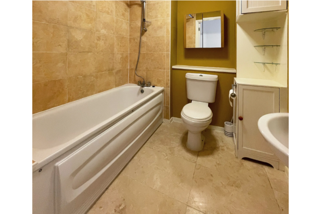 Large Double Room with Sofa in Riverside E14 – Ideal for Professionals