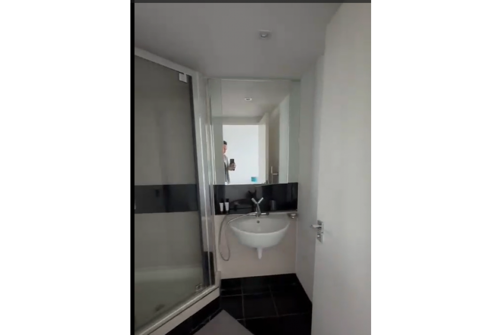 River-Facing 3-Bed Luxury Apartment – Chelsea Bridge Wharf SW11