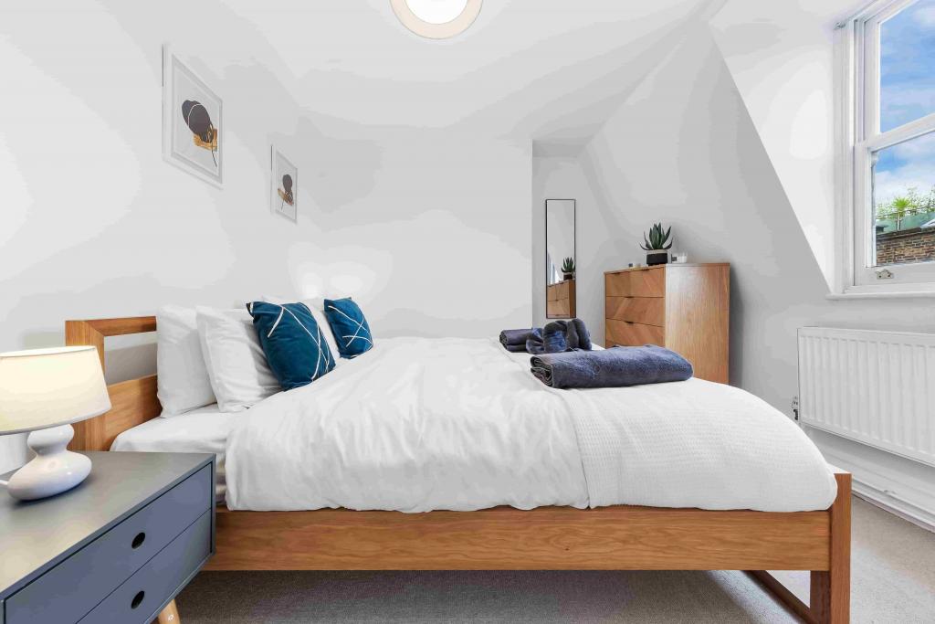 Boutique Greenwich Portfolio – 3 High-Spec Apartments (Zone 2) with Terrace