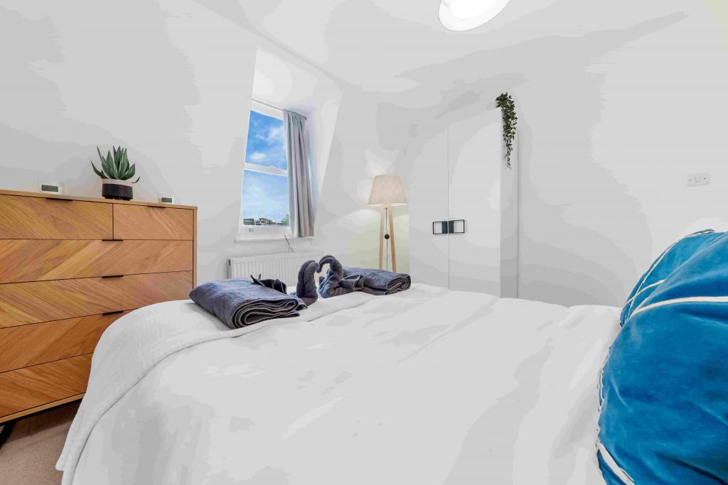Boutique Greenwich Portfolio – 3 High-Spec Apartments (Zone 2) with Terrace