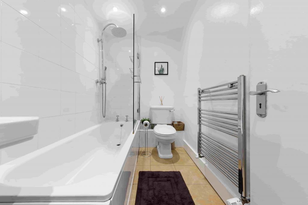 Boutique Greenwich Portfolio – 3 High-Spec Apartments (Zone 2) with Terrace