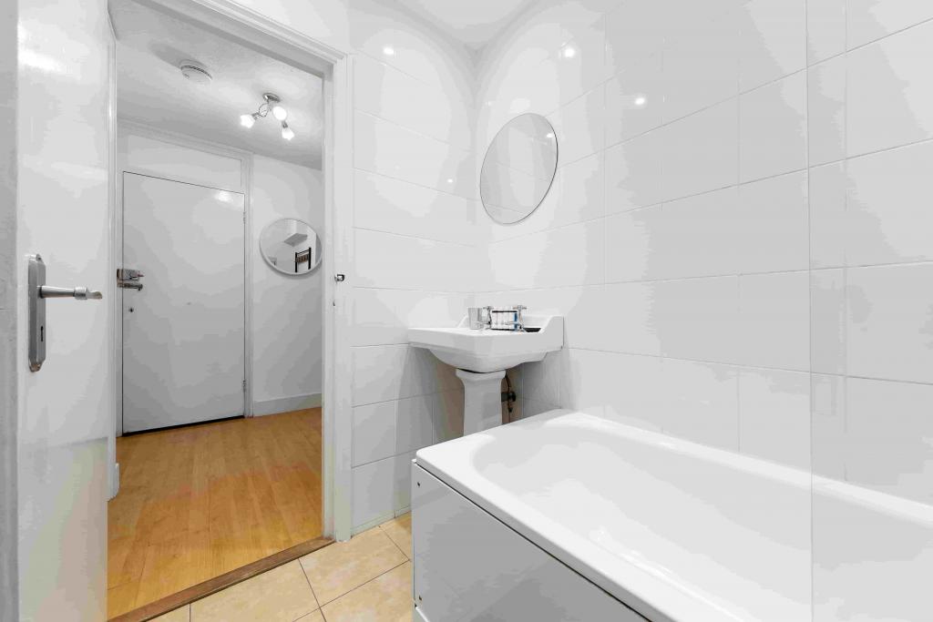 Boutique Greenwich Portfolio – 3 High-Spec Apartments (Zone 2) with Terrace