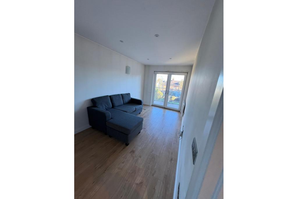 West London Portfolio – 16 Apartment Block with Penthouse Units – South Ealing W5