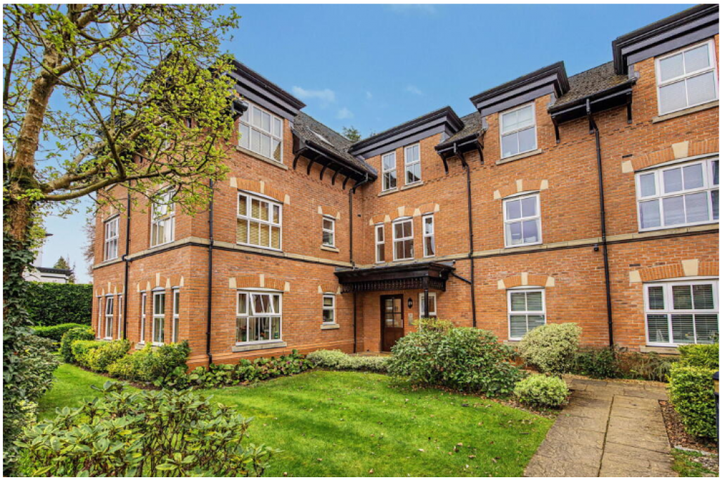Top-Floor 2-Bed Apartment with Parking – Timperley, Altrincham WA15