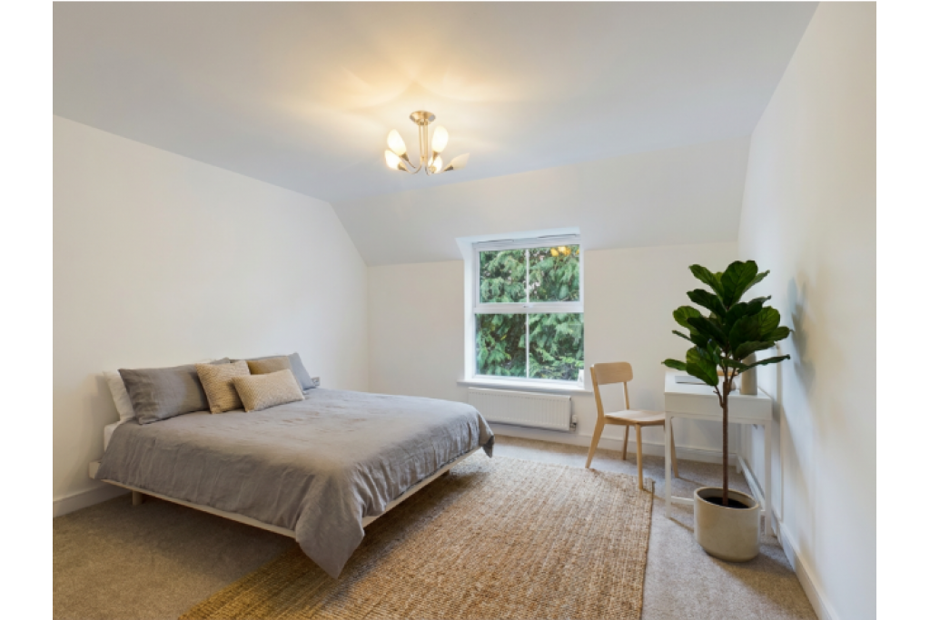 Top-Floor 2-Bed Apartment with Parking – Timperley, Altrincham WA15