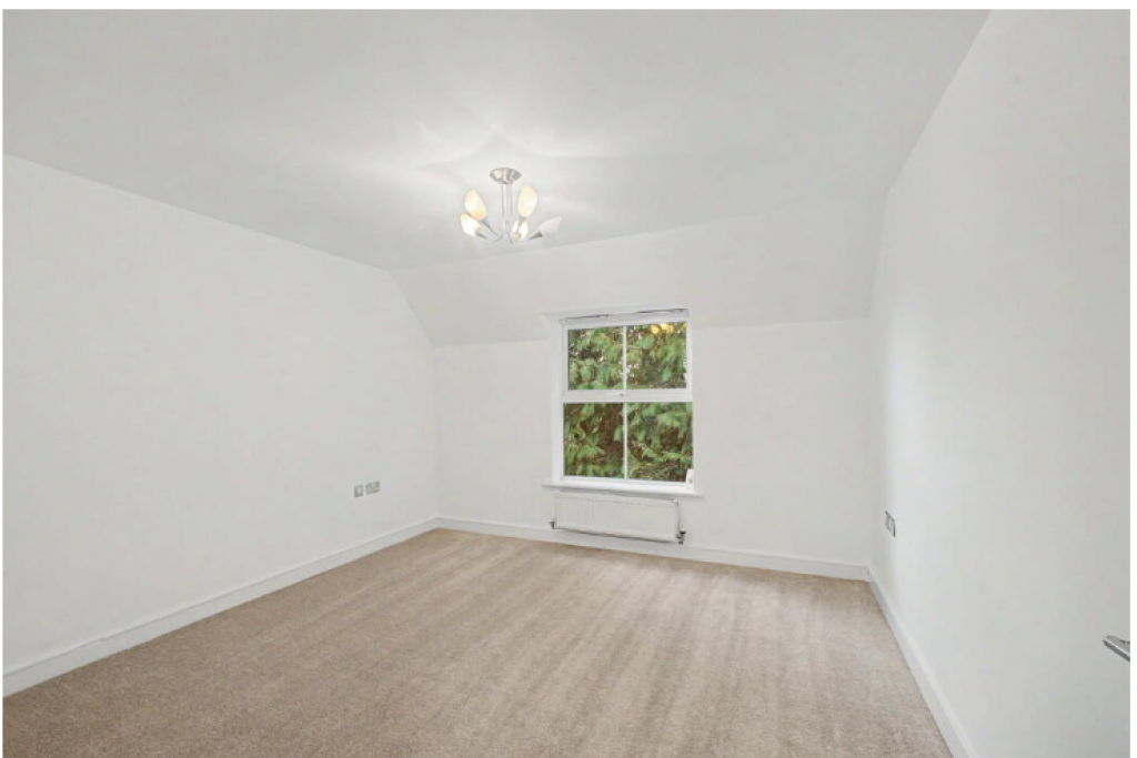Top-Floor 2-Bed Apartment with Parking – Timperley, Altrincham WA15