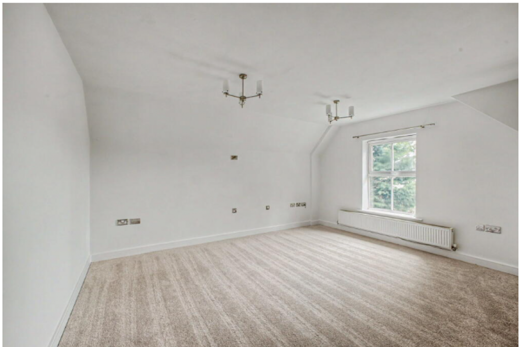 Top-Floor 2-Bed Apartment with Parking – Timperley, Altrincham WA15