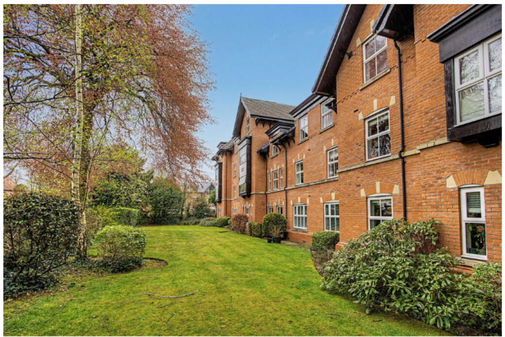 Top-Floor 2-Bed Apartment with Parking – Timperley, Altrincham WA15