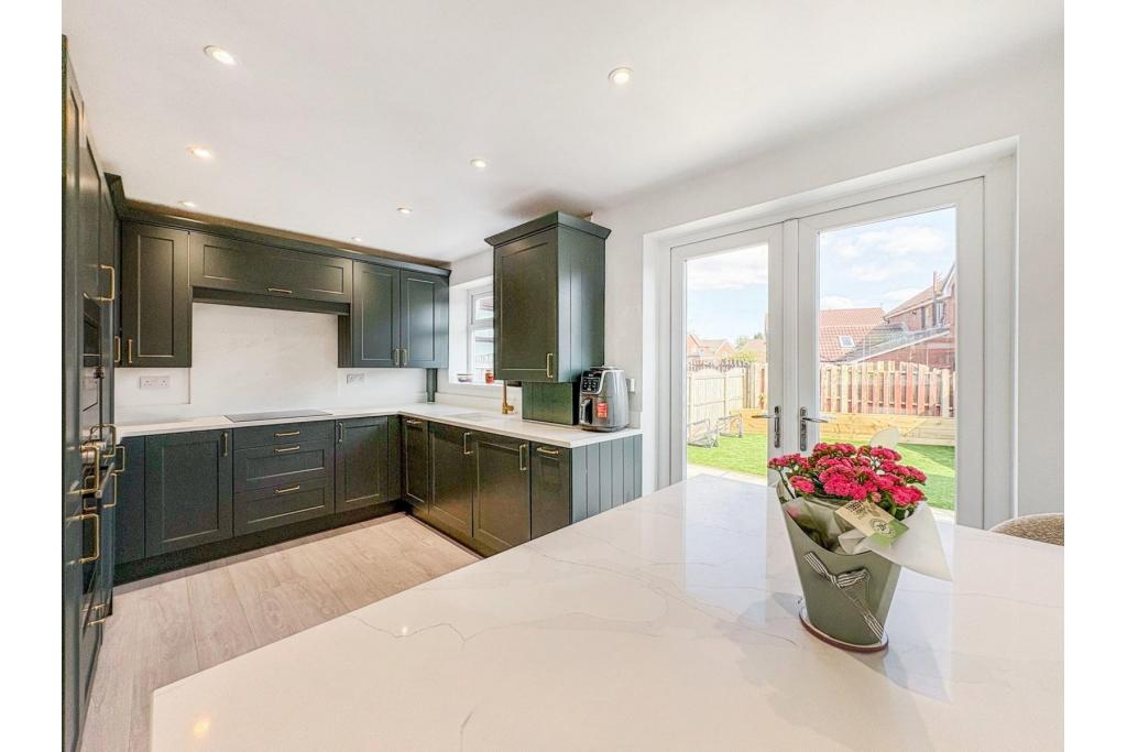 3-Bedroom Semi-Detached House – Alkrington, Greater Manchester – Long Leasehold