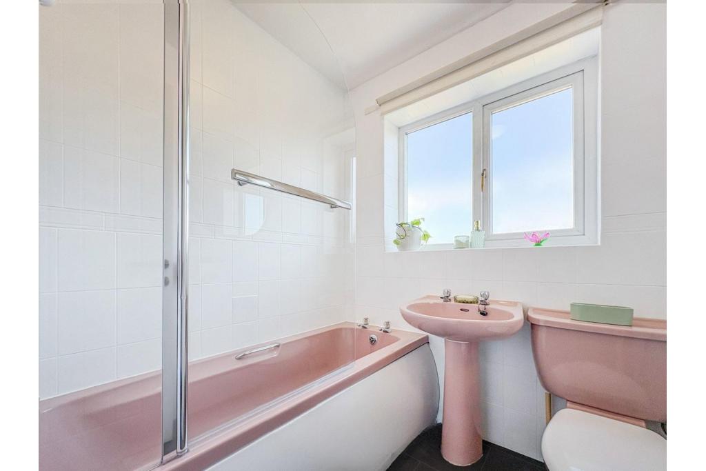 3-Bedroom Semi-Detached House – Alkrington, Greater Manchester – Long Leasehold