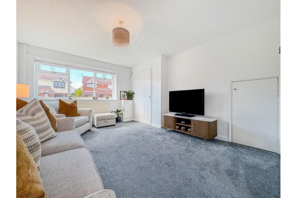 3-Bedroom Semi-Detached House – Alkrington, Greater Manchester – Long Leasehold