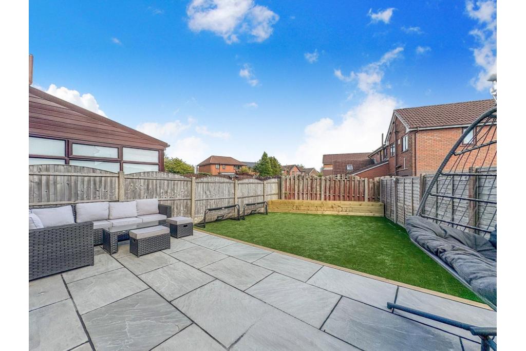 3-Bedroom Semi-Detached House – Alkrington, Greater Manchester – Long Leasehold